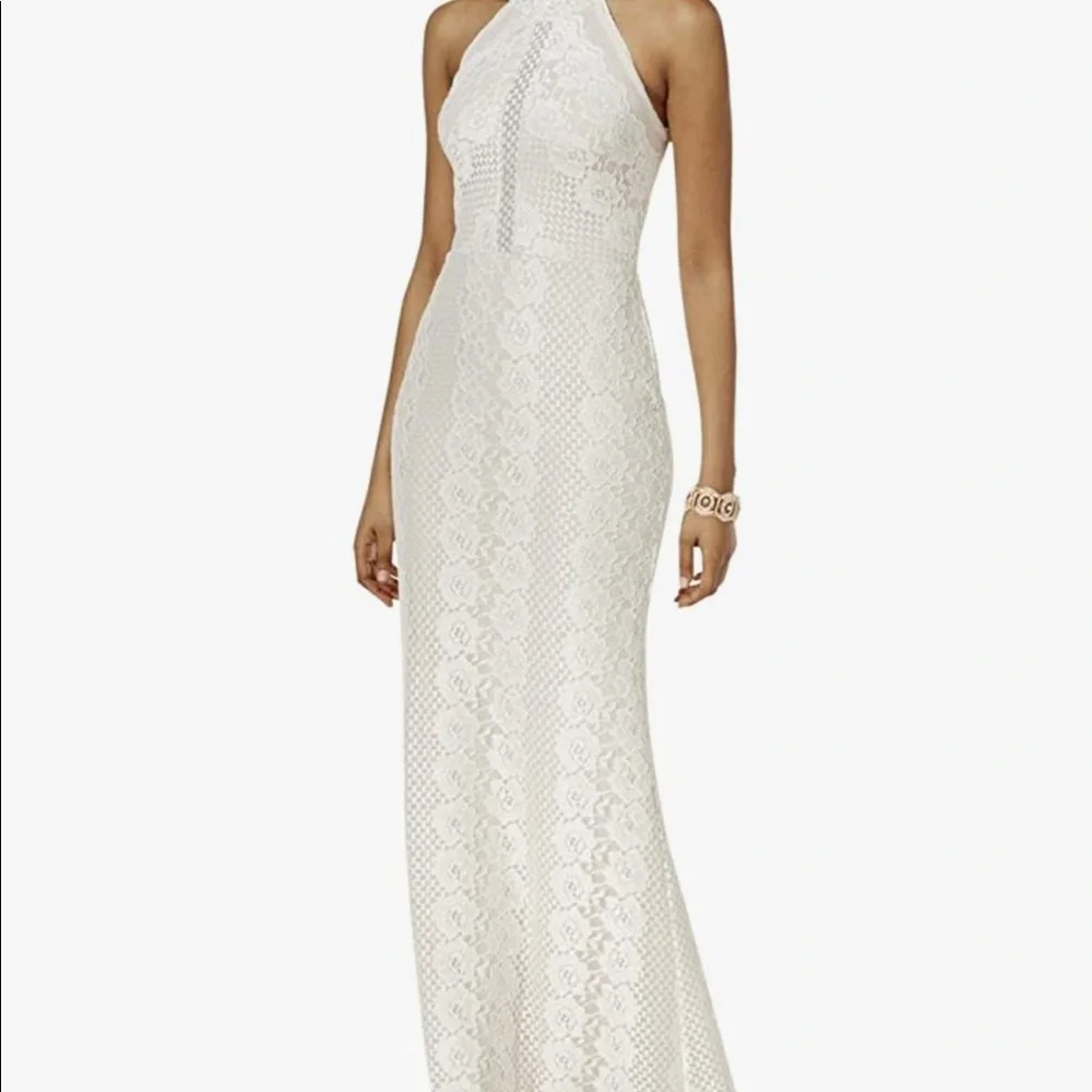 Gorgeous lace formal gown size 6 - Picture 1 of 8